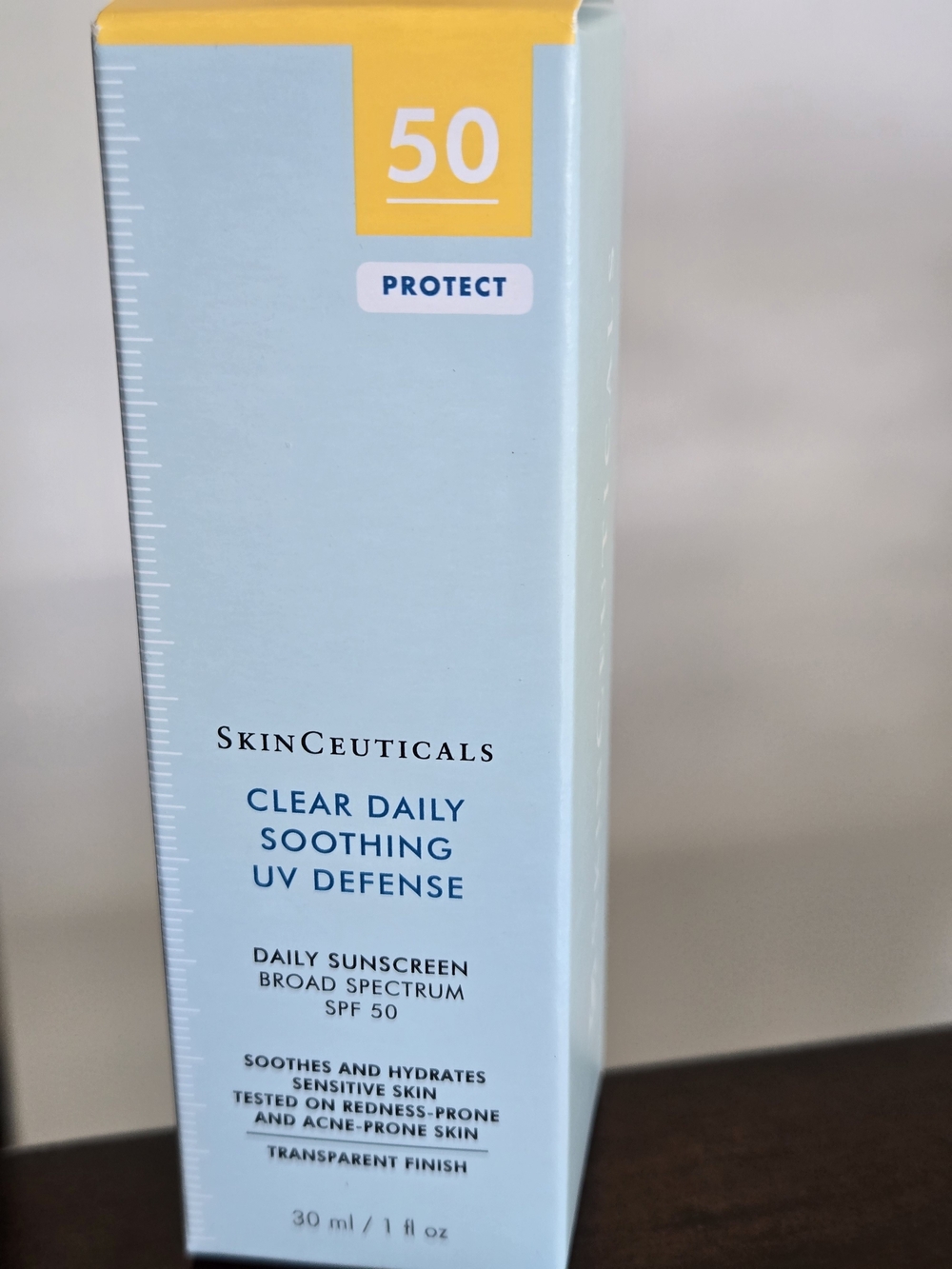 SkinCeuticals Clear Daily Soothing UV Defense SPF 50 - Light Blue